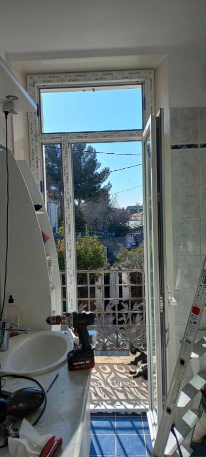 Installation par APS Fermetures de menuiseries PVC sur mesure avec double vitrage SP10-14-4 à Marseille
